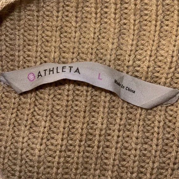 100% Merino Wool Athleta Tan Long Sleeve Sweater 2 Side Pockets Large - Picture 5 of 5